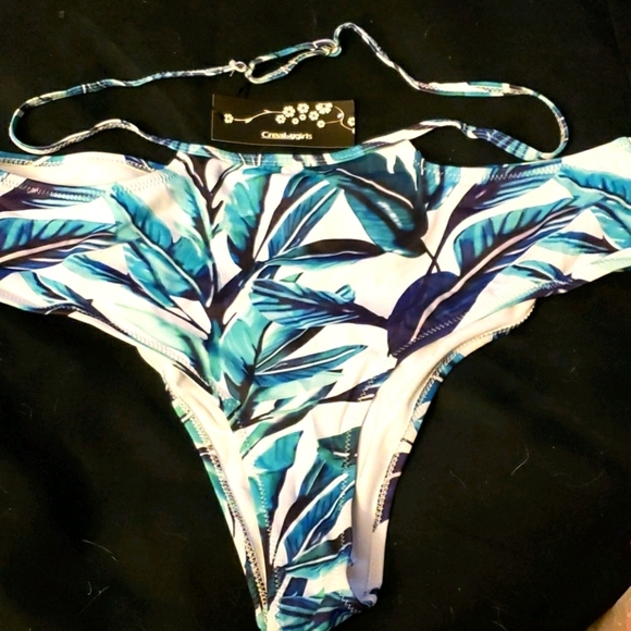 White Off Shoulder Ruffle Top & High Waisted Blue Floral Bottom Size S - Picture 6 of 12